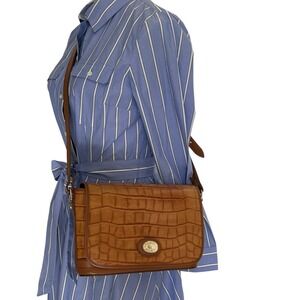 Vintage Dooney & Bourke Bayou Alligator Embossed Full Flap Shoulder Bag